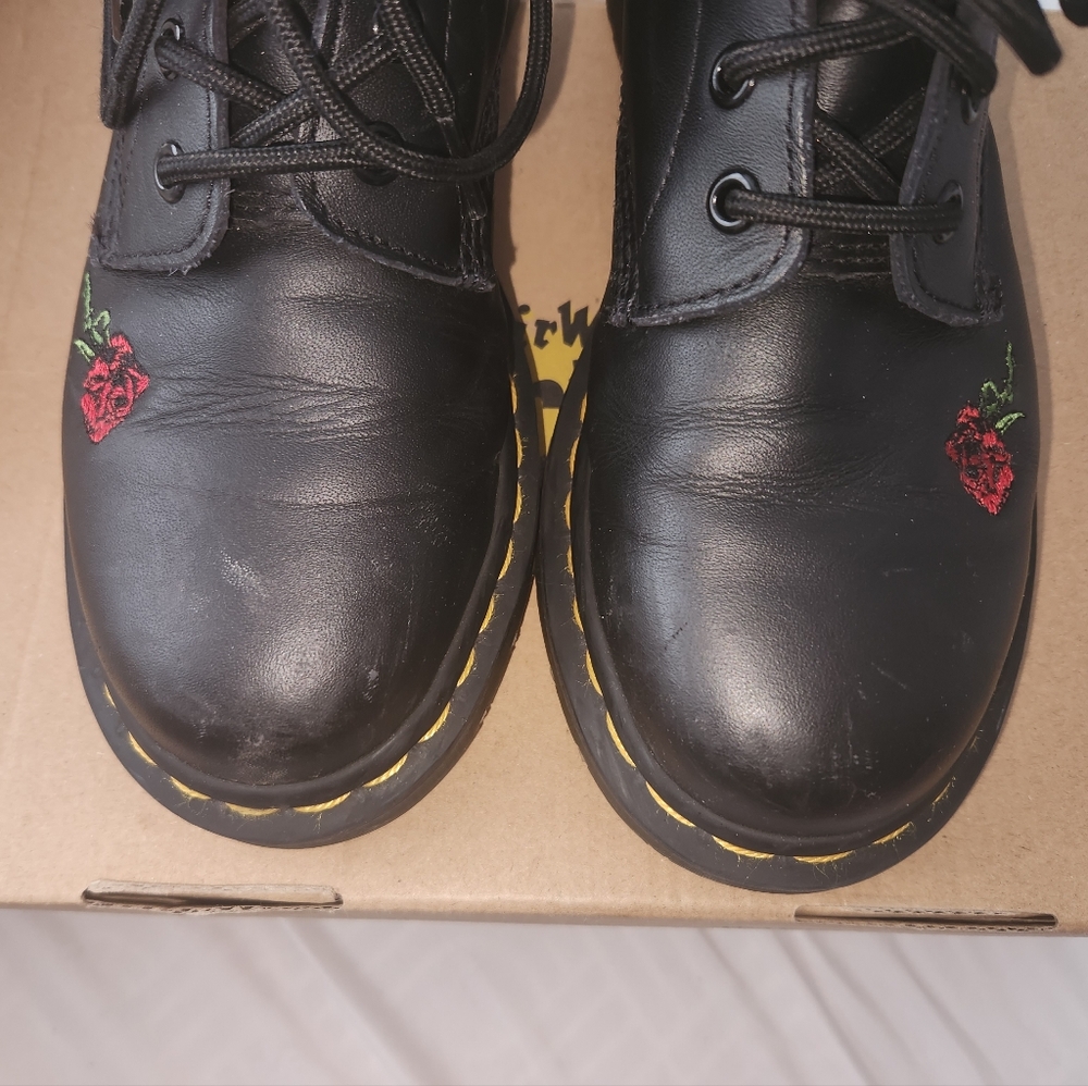 Dr. Marten Boots with Rose Detail Size US Women's 8 - Picture 7 of 7